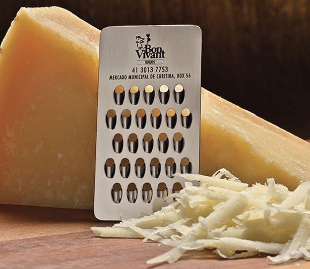 A legszokatlanabb névjegykártyák a világon: sajtkészítő névjegykártyái