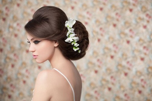 Wedding hairstyles for the bride and makeup 2012