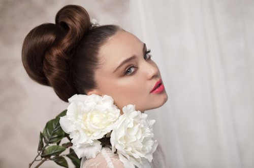 Bruiloftskapsels voor de bruid en make-up 2012