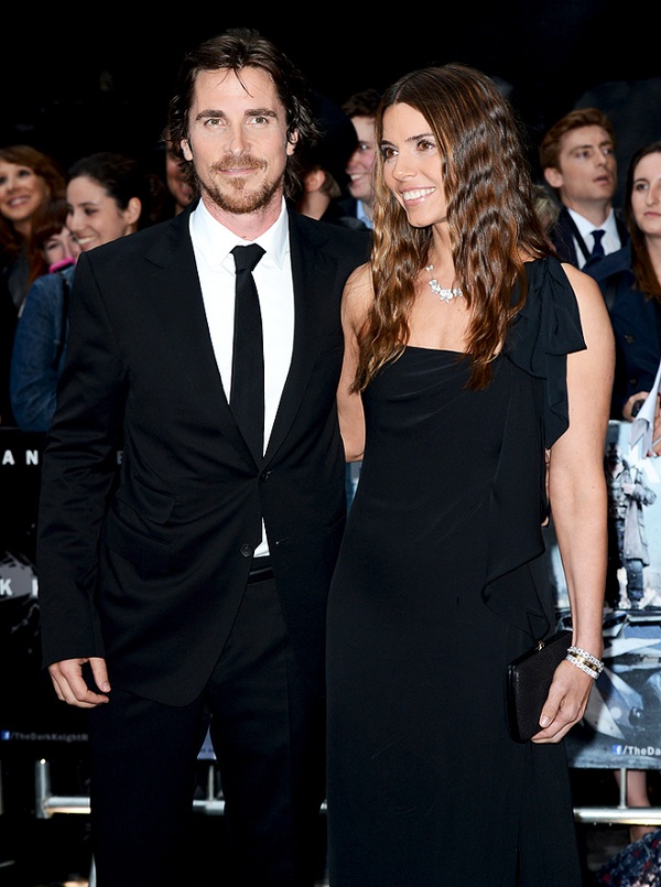 Utenlandske kjente par filmstjerner og showforretning 2017: Christian Bale og Sibi Blazic