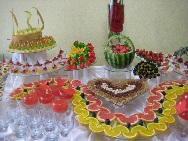 фруктоваиа-нарезка-на-свадбу-12