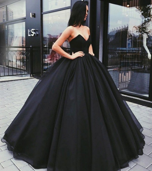 Hermosos vestidos negros 2019-2020: estilos, vestidos negros de moda nuevos  artículos