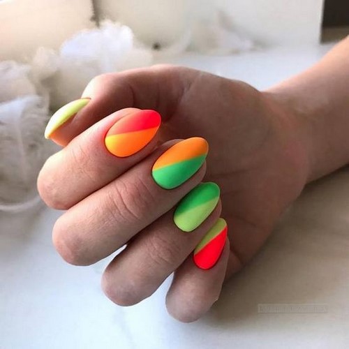 Fotos de unhas decoradas multicoloridas 